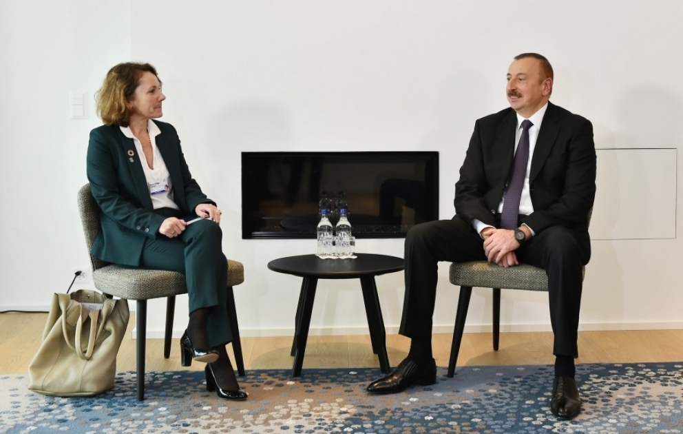Prezident İlham Əliyev Davosda “SUEZ GROUP”un baş icraçı vitse-prezidenti ilə görüşüb VİDEO