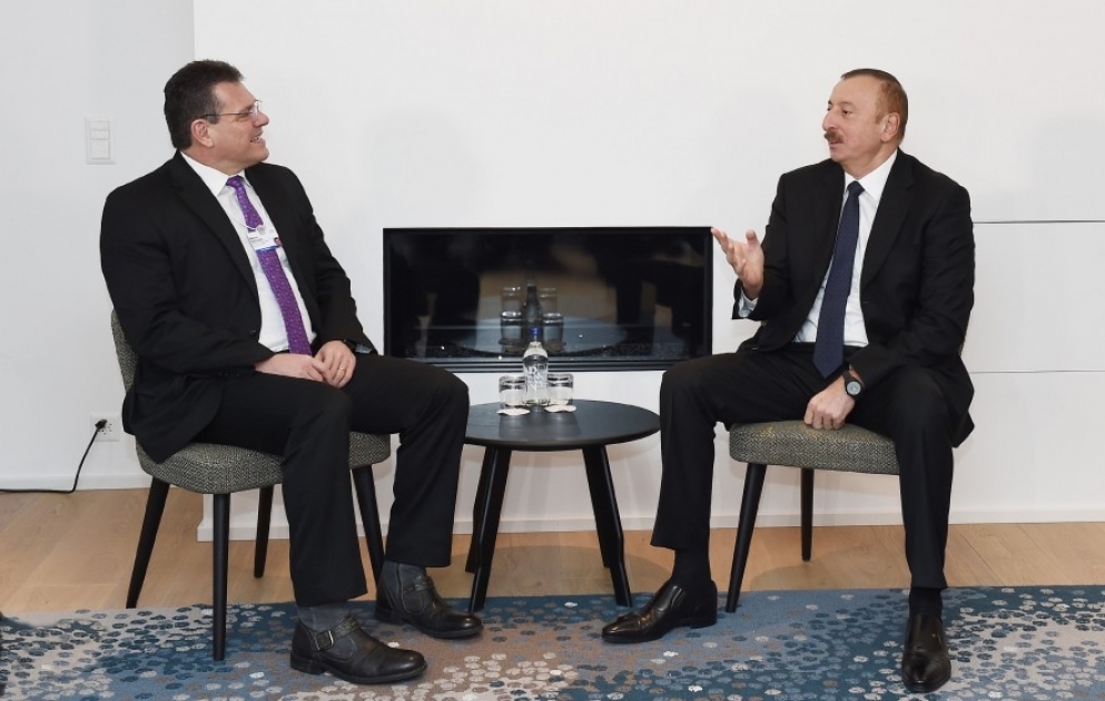 Treffen von Präsident Ilham Aliyev mit Vizepräsident der Europäischen Kommission für Energieunion VIDEO