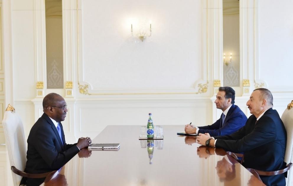 Prezident İlham Əliyev “Smart Africa” Təşəbbüsünün icraçı direktorunu qəbul edib YENİLƏNİB VİDEO