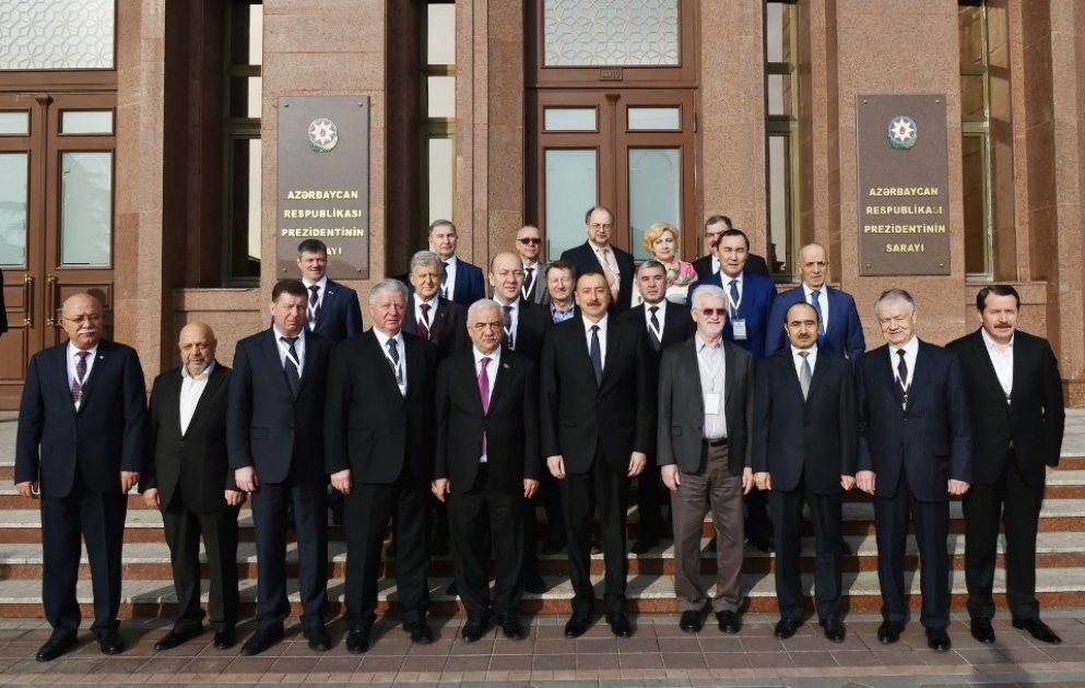 Staatspräsident Ilham Aliyev empfängt Delegation der internationalen Gewerkschaften VIDEO