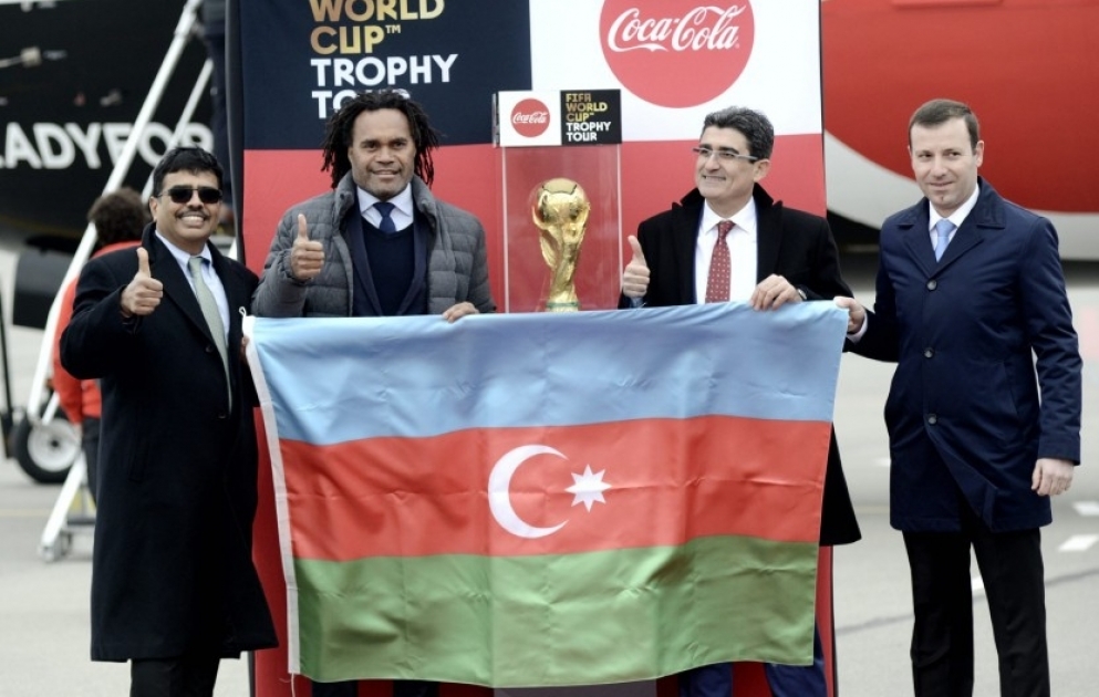 Futbol üzrə dünya çempionatının kuboku Bakıya gətirilib VİDEO