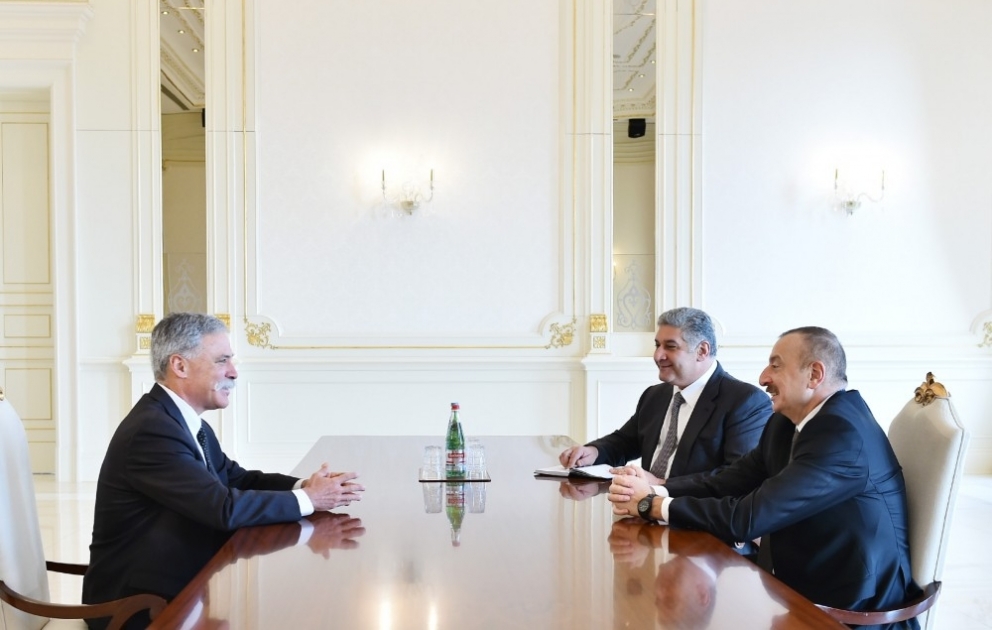 Le président Ilham Aliyev a reçu le directeur exécutif de la Formula One Group VIDEO