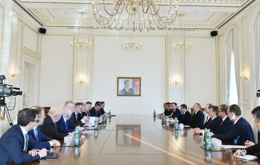 Aserbaidschans Präsident Ilham Aliyev empfängt Chef des Ost-Ausschusses der Deutschen Wirtschaft VIDEO