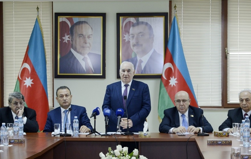 Ağsaqqallar Şurasının iclasında prezident seçkilərində İlham Əliyevin namizədliyinin dəstəklənməsi ilə bağlı müraciət qəbul olunub YENİLƏNİB VİDEO