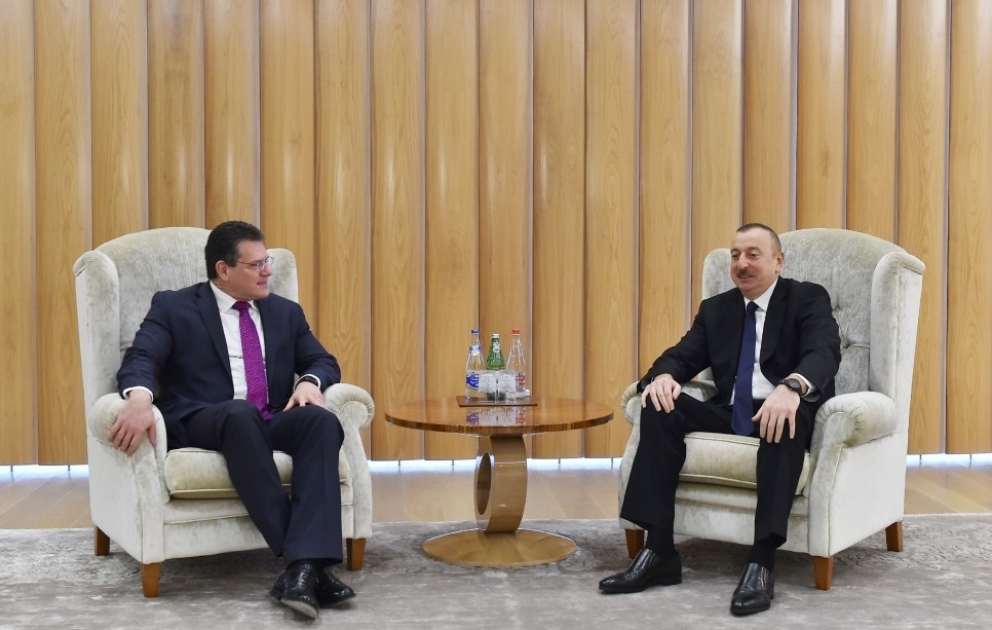 Präsident Ilham Aliyev trifft sich mit Maroš Šefčovič VIDEO