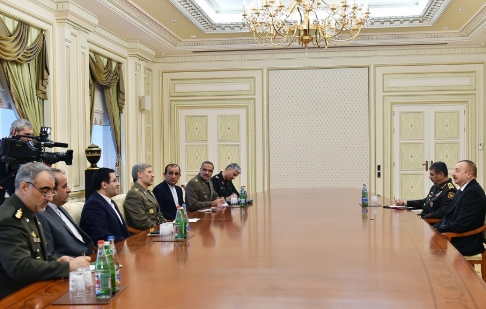 Le président Ilham Aliyev reçoit une délégation menée par le ministre iranien de la Défense VIDEO