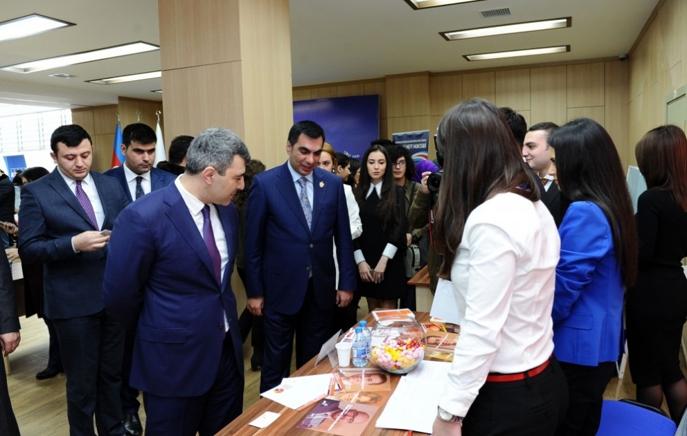 Bakı Ali Neft Məktəbində açılan karyera sərgisi yüzlərlə gəncə yeni iş imkanları vəd edir VİDEO