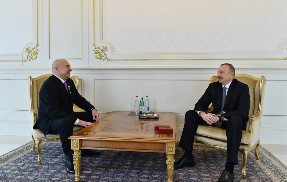 Prezident İlham Əliyev Moskva Akademik Satira Teatrının direktoru Məmmədəli Ağayevi qəbul edib YENİLƏNİB VİDEO