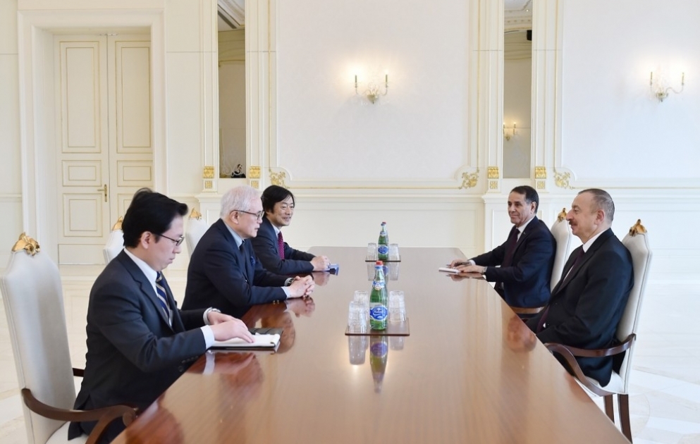 Staatspräsident Ilham Aliyev empfängt außenpolitischen Berater von Japans Premierminister VIDEO
