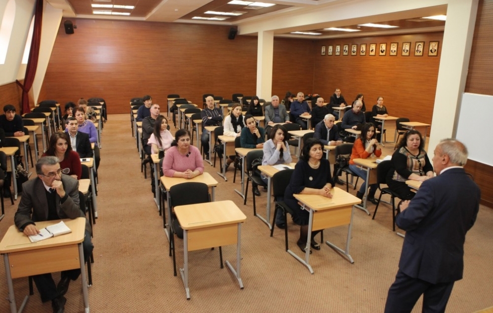 29 saylı Səbail seçki dairəsi dairə seçki komissiyasında maarifləndirici treninqlər təşkil olunub VİDEO