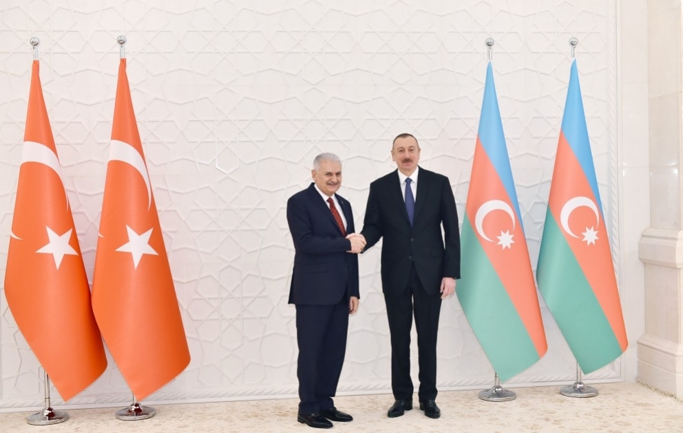 Le président azerbaïdjanais Ilham Aliyev reçoit le Premier ministre turc VIDEO