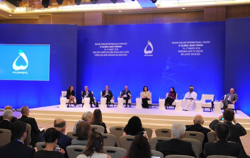 Forum çərçivəsində ikinci panel “Meydana çıxan yeni güclər” mövzusuna həsr edilib VİDEO