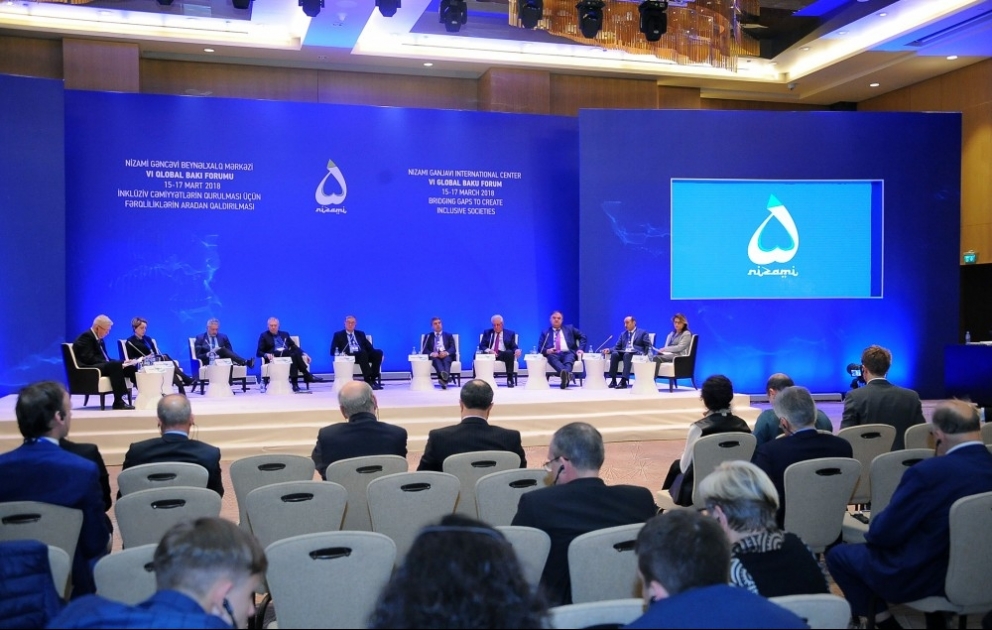 Forumun üçüncü paneli: “Çoxluqlar azlıqlara qarşı” VİDEO