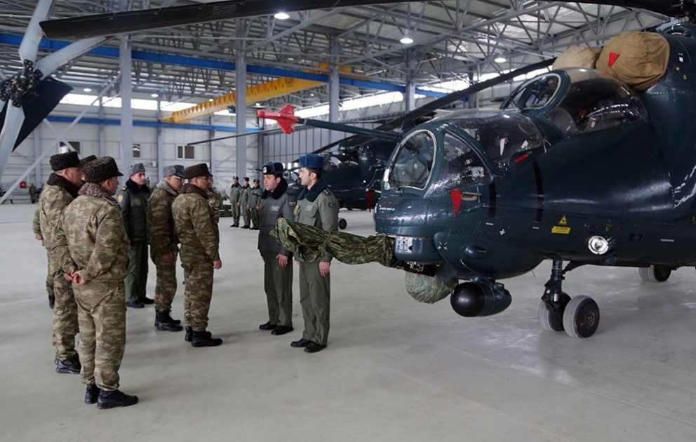 Müdafiə Nazirliyinin rəhbər heyəti cəbhə bölgəsində bazalaşdırılan yeni helikopter hərbi hissəsində olub VİDEO
