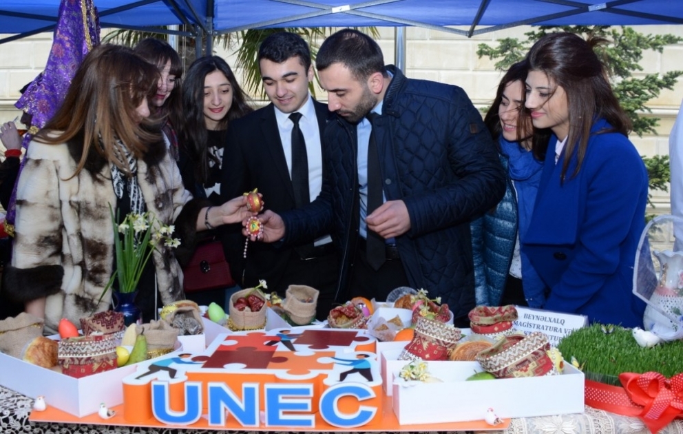 UNEC-də Novruz şənliyi - müəllimlərlə tələbələr yarışıblar VİDEO
