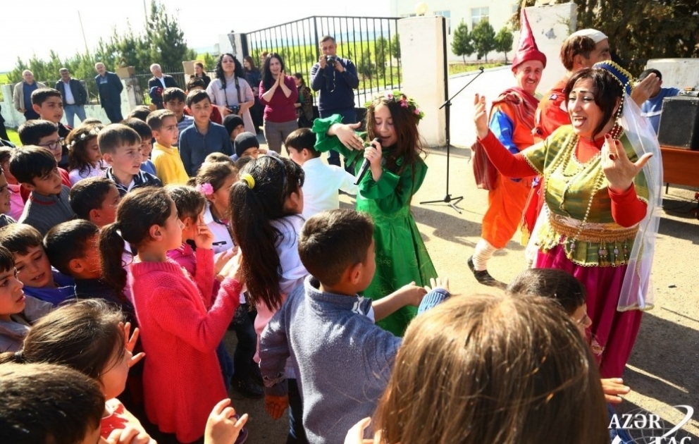 Cəbhə kəndində uşaqların Novruz sevinci - FOTOREPORTAJ VİDEO