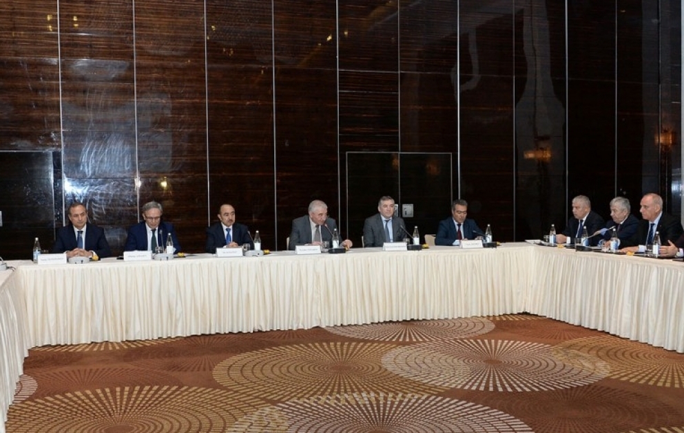 Bakıda prezident seçkilərində KİV-lərin rol və vəzifələrinə həsr edilən seminar-müşavirə keçirilib YENİLƏNİB VİDEO
