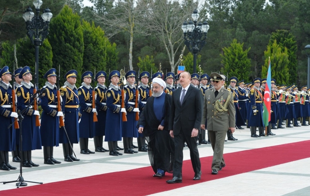 Offizieller Empfang von Präsident Hassan Rouhani in Baku VIDEO