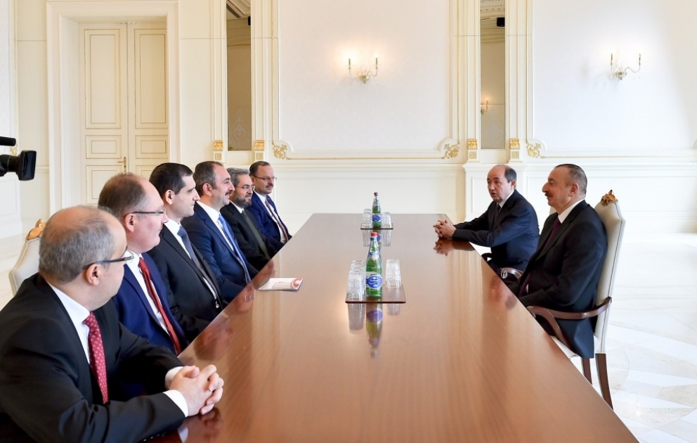Präsident Ilham Aliyev empfängt türkische Delegation VIDEO