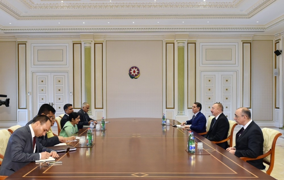 Präsident Ilham Aliyev empfängt indische Delegation VIDEO
