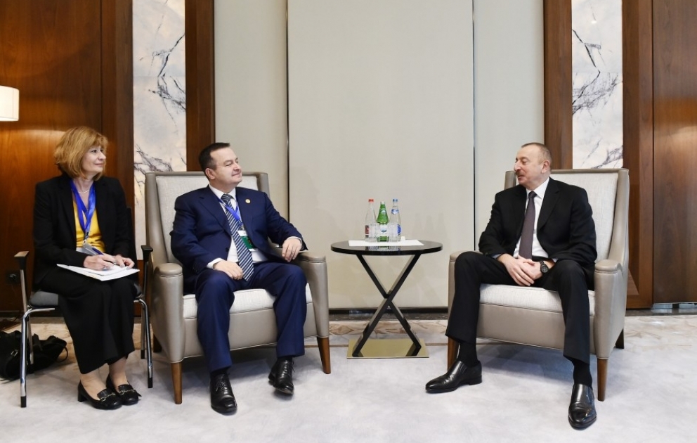 Präsident Ilham Aliyev empfängt serbische Delegation VIDEO