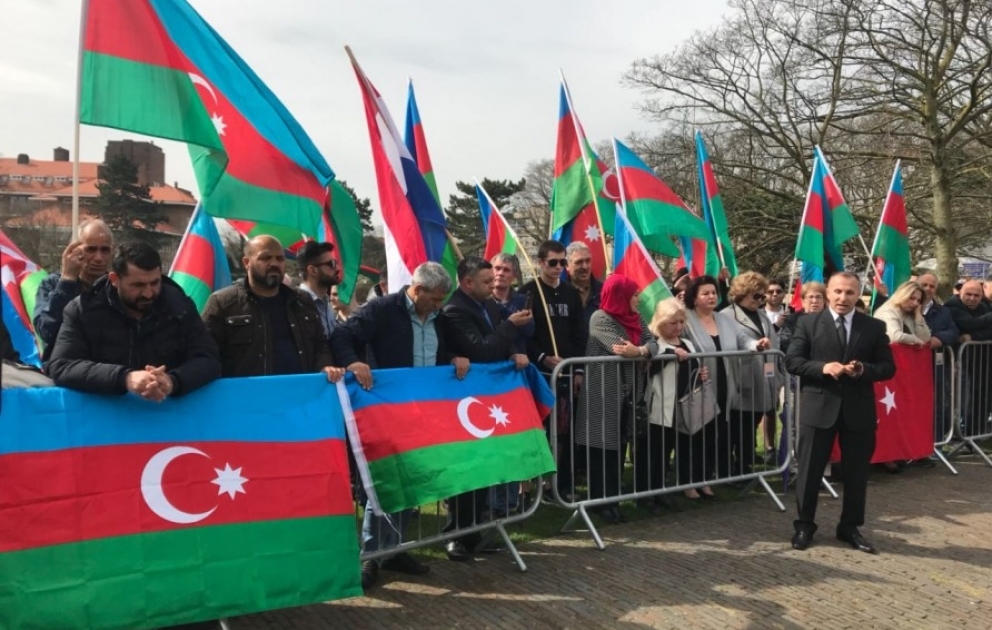 Niderlandda yaşayan azərbaycanlılar həmrəylik aksiyası keçiriblər VİDEO