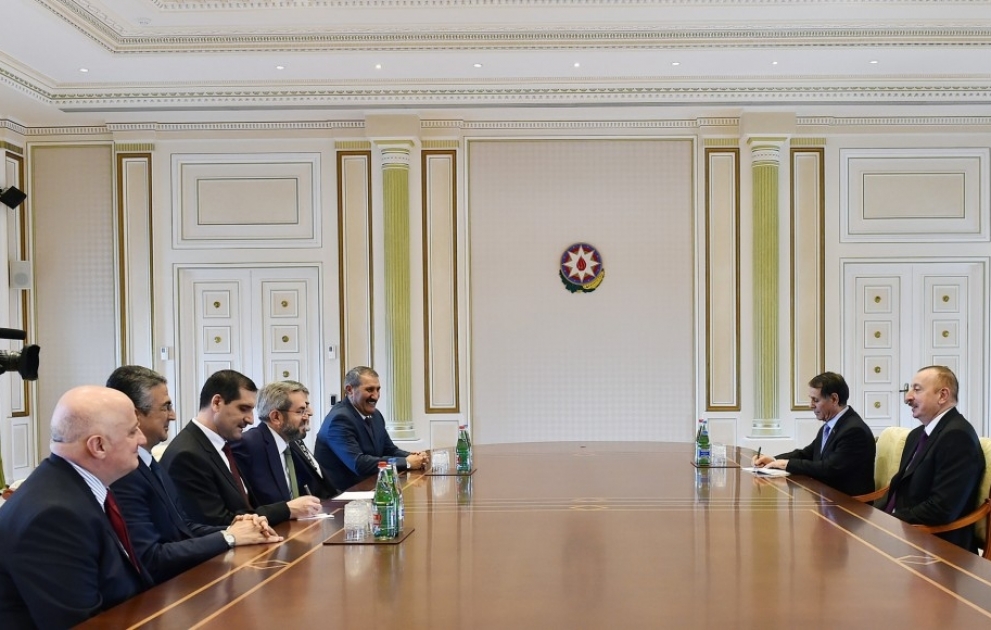 Prezident İlham Əliyev Türkiyə-Azərbaycan parlamentlərarası dostluq qrupunun həmsədrinin başçılıq etdiyi nümayəndə heyətini qəbul edib YENİLƏNİB VİDEO
