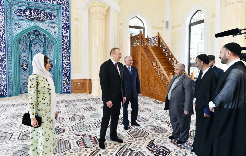 Le président Ilham Aliyev s’est rendu au nouveau bâtiment de la mosquée Hadji Djavad VIDEO