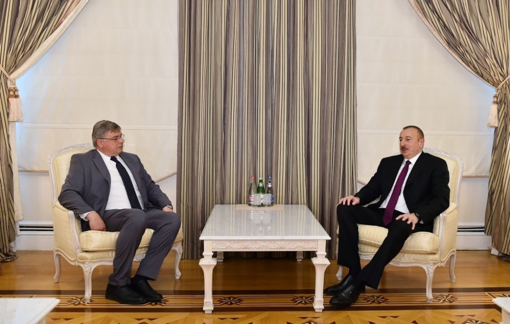 Entretien du président Ilham Aliyev avec le chef de la mission d’observation du Groupe des conservateurs et réformistes européens sur la présidentielle en Azerbaïdjan VIDEO