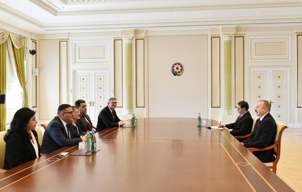 Aserbaidschans Präsident Ilham Aliyev empfängt australische Delegation VIDEO