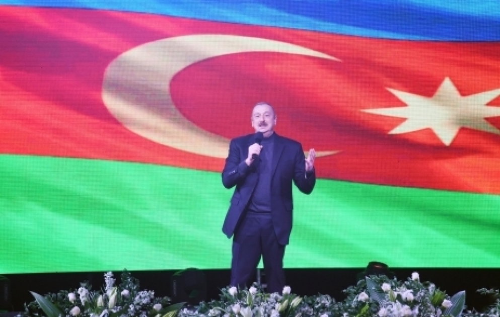 Prezident seçkilərində İlham Əliyevin inamlı qələbə qazanması münasibətilə Bakıda konsert proqramı təşkil olunub VİDEO
