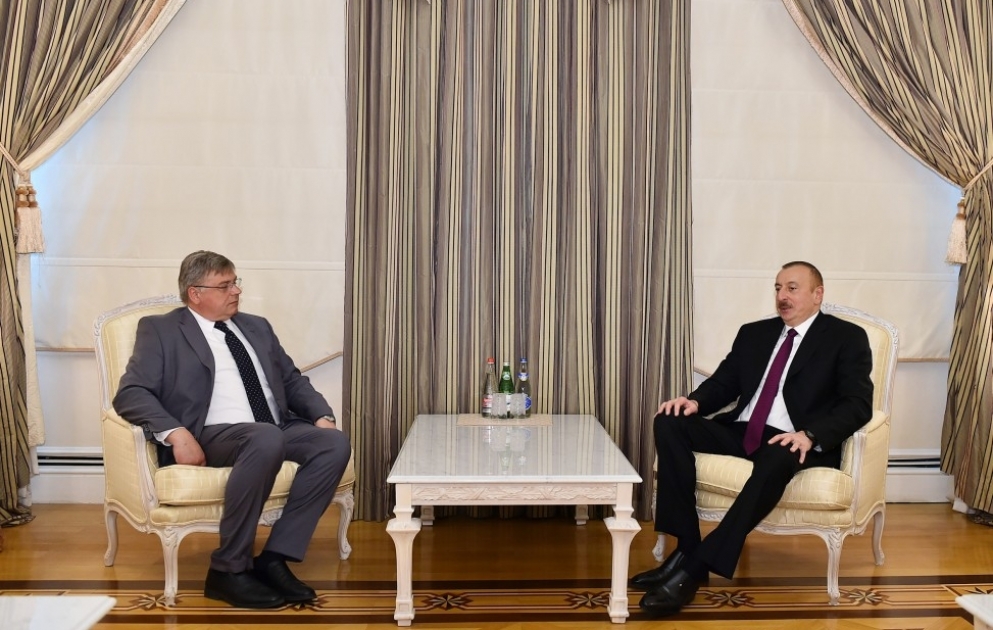 Staatspräsident Ilham Aliyev empfängt Kosma Złotowski VIDEO