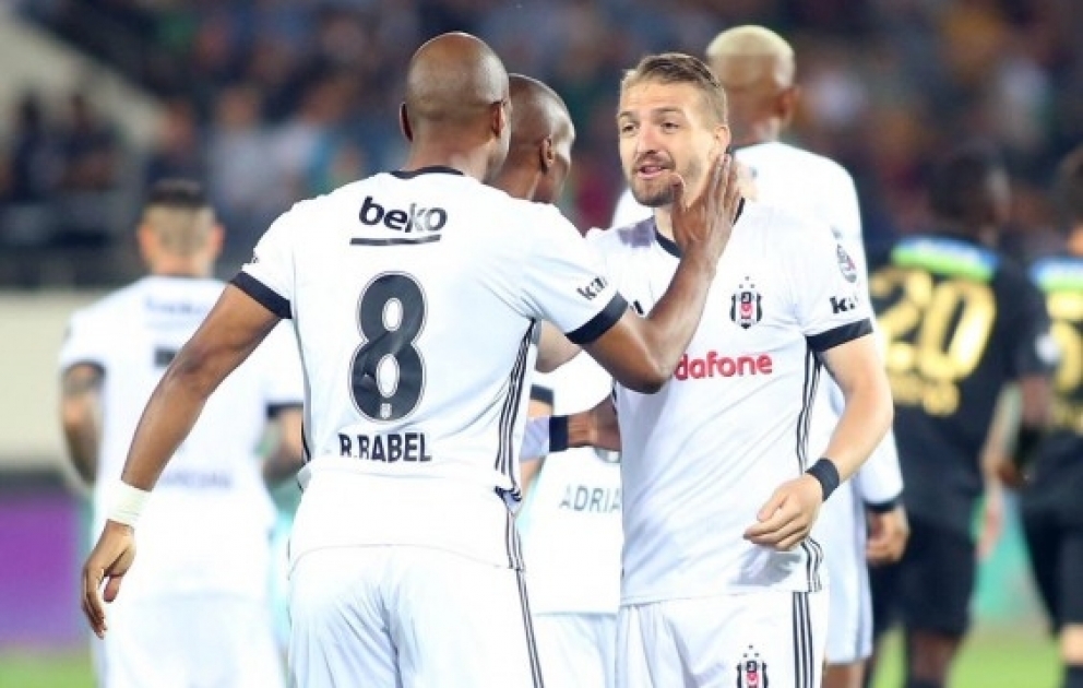 “Beşiktaş” Türkiyə Super Liqasında liderliyi yenidən ələ keçirib VİDEO