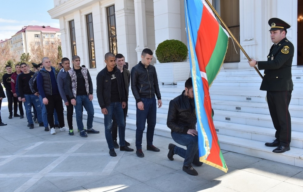 Состоялись торжественные проводы Сумгайытских призывников в Армию ВИДЕО