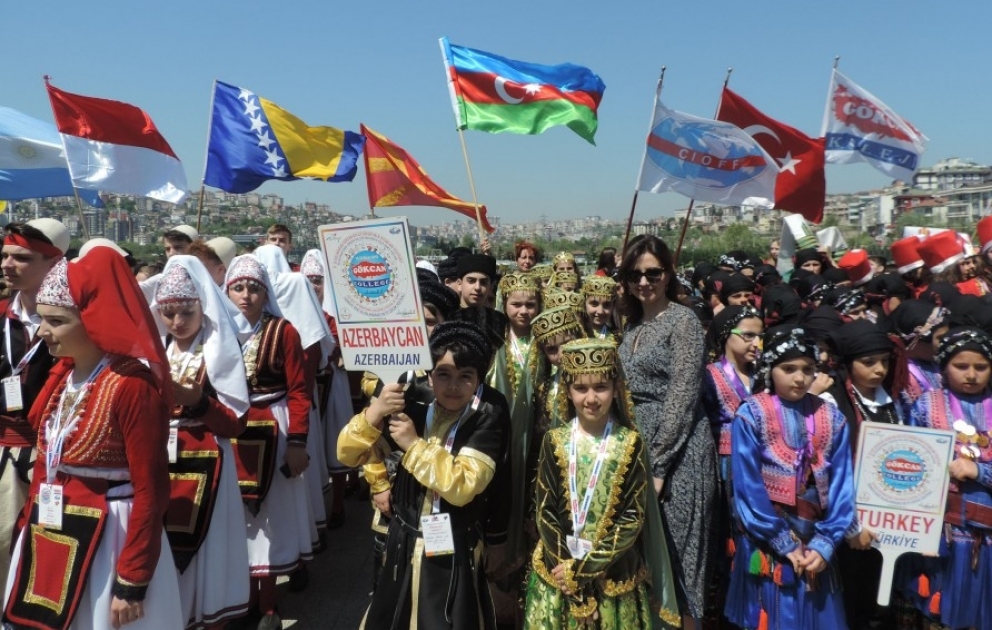 Azərbaycanlı məktəblilər İstanbulda beynəlxalq rəqs festivalında iştirak ediblər VİDEO