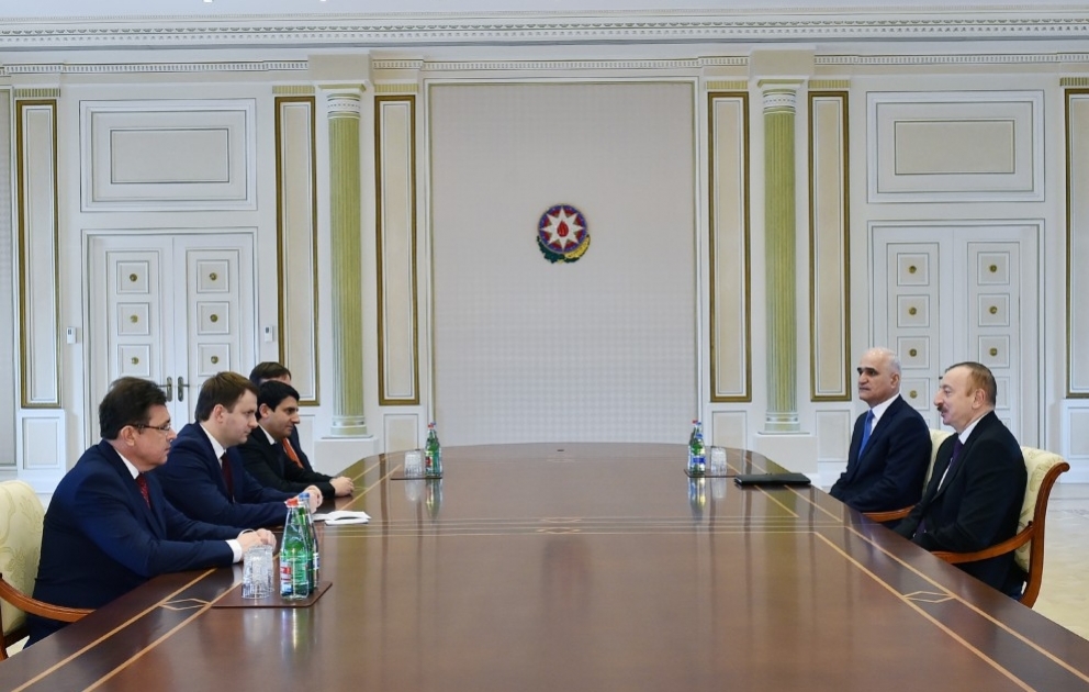 Präsident Ilham Aliyev empfängt russischen Wirtschaftsminister VIDEO