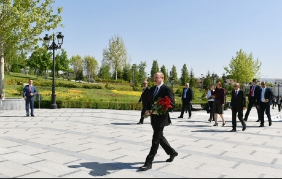 Prezident İlham Əliyev Ankaradakı Heydər Əliyev Parkında Ulu Öndərin abidəsini ziyarət edib  VİDEO