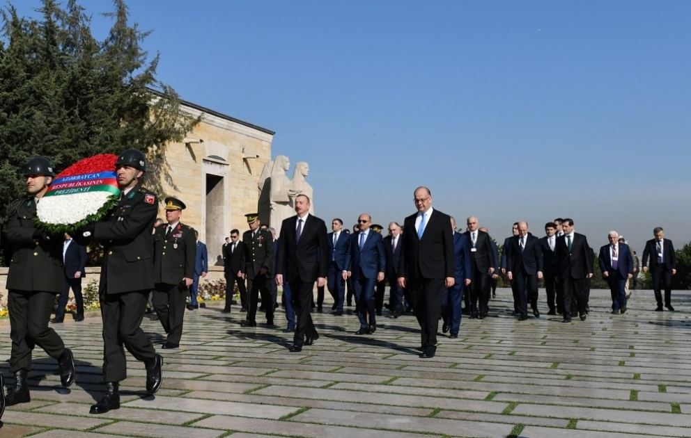 Prezident İlham Əliyev Ankarada Anıtqəbiri ziyarət edib VİDEO