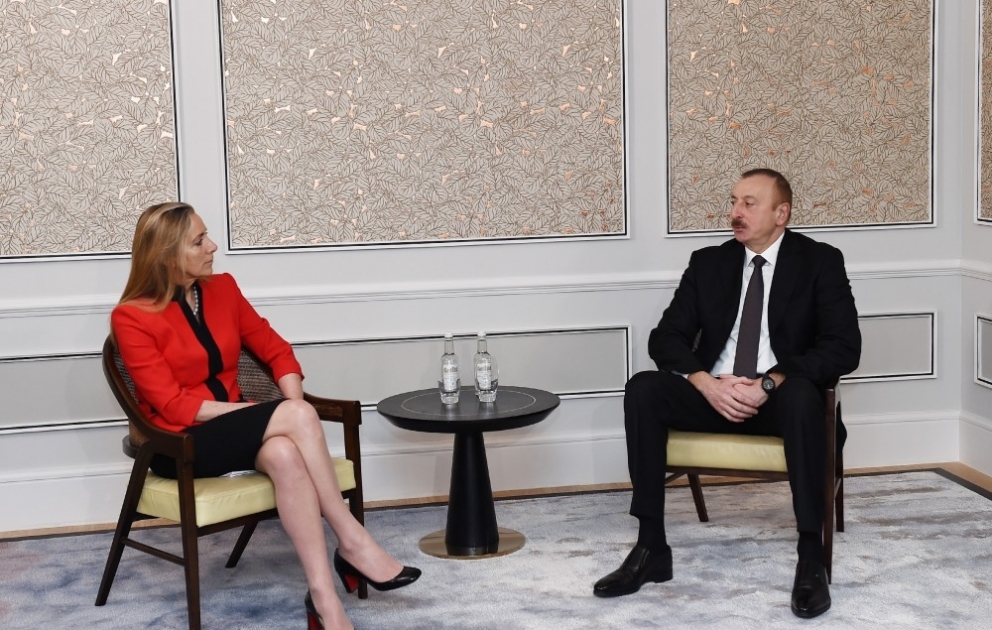 London: Aserbaidschans Präsident Ilham Aliyev trifft sich mit britischer Staatsministerin für Handel und Exportförderung VIDEO