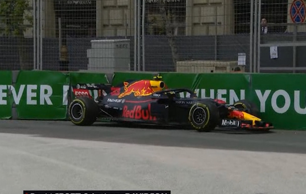 “Red Bull Racing” komandasının pilotu Maks Ferstappen mübarizəni dayandırıb VİDEO