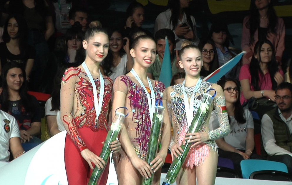 Bədii gimnastika üzrə Dünya Kubokunun fərdi proqramında çoxnövçülük yarışlarının qalibləri mükafatlandırılıb  VİDEO