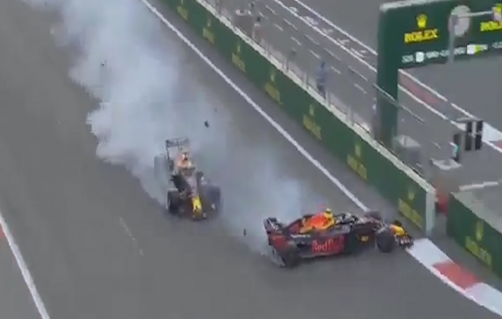Formula 1: “Red Bull Racing” komandasının bolidləri toqquşaraq mübarizədən kənarlaşıblar  VİDEO