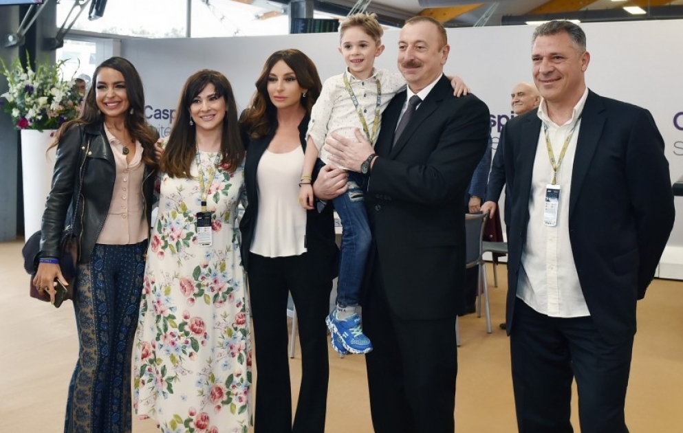 Bakıda möhtəşəm Formula 1 Azərbaycan Qran-Prisi başa çatıb  Azərbaycan Prezidenti İlham Əliyev Qran-Prinin açılış mərasiminə və final yarışına baxıbYENİLƏNİB 2 VİDEO
