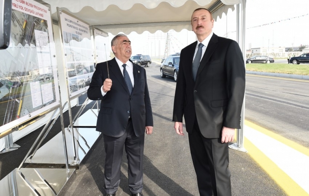 Präsident Ilham Aliyev weiht neu gebautes Straßentunnel und Zufahrtswege in Baku ein VIDEO
