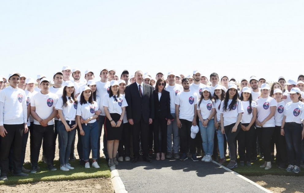 Le président Ilham Aliyev prend part à une campagne de plantation d'arbres VIDEO