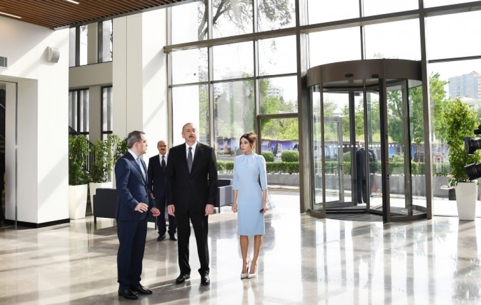 Le président Ilham Aliyev a inauguré le nouveau bâtiment du Complexe scolaire moderne Heydar Aliyev à Bakou VIDEO