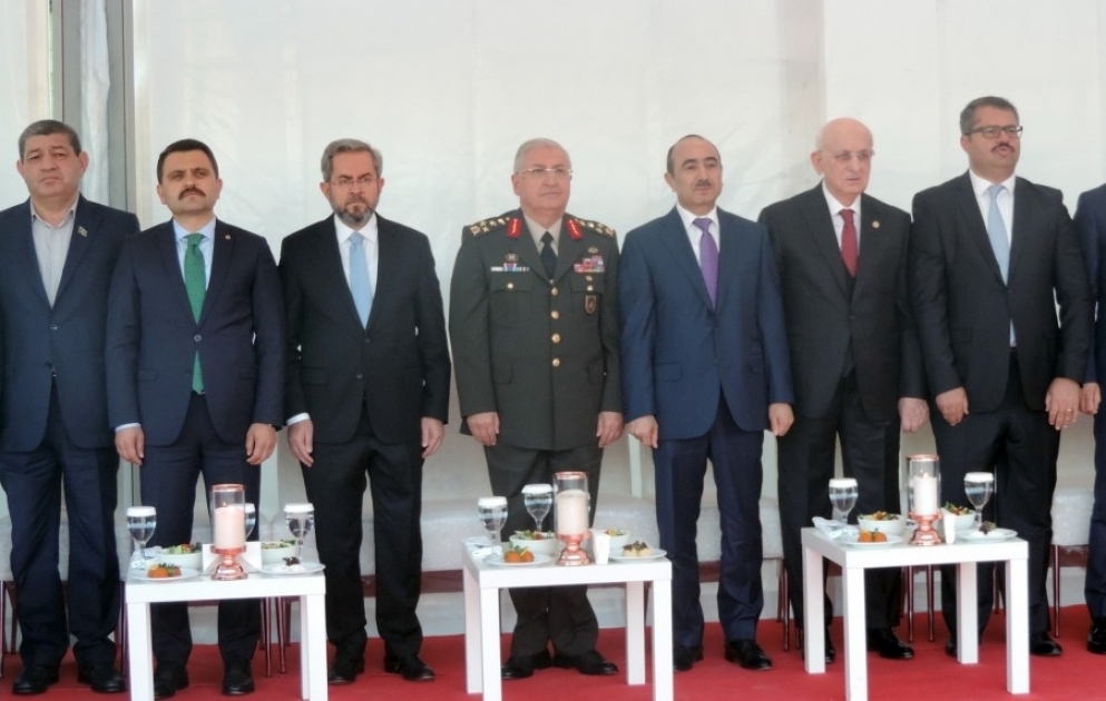 Ankaradakı Heydər Əliyev Parkında Azərbaycan Xalq Cümhuriyyətinin və Silahlı Qüvvələrimizin yaranmasının 100 illiyi təntənə ilə qeyd olunub VİDEO
