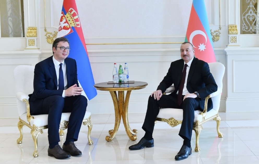 Staatpräsident Ilham Aliyev trifft Aleksandar Vučić zu Vier-Augen-Gespräch VIDEO