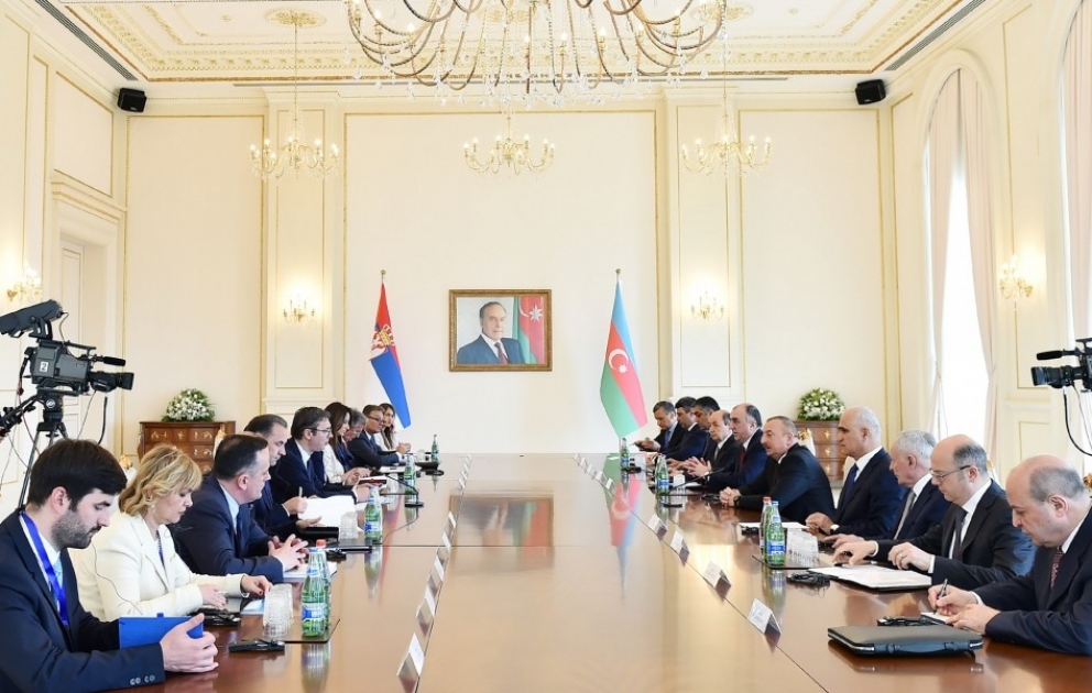 Entretien élargi des présidents azerbaïdjanais et serbe VIDEO
