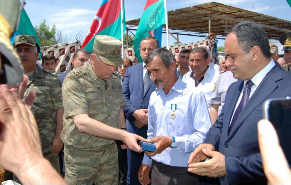 Şəhid əsgərin təltif olunduğu “Şücaətə görə” medalı ailəsinə təqdim edilib  VİDEO